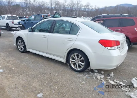 2014 Subaru Legacy 2.5I Premium z USA, uszkodzony, nr VIN 4S3BMBD69E3016727